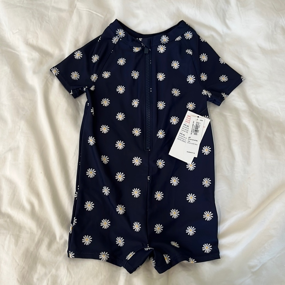 Old navy swimsuit rash guard